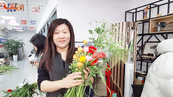 Foster Laser Hosts a Floral Arrangement DIY Event for International Women’s Day4